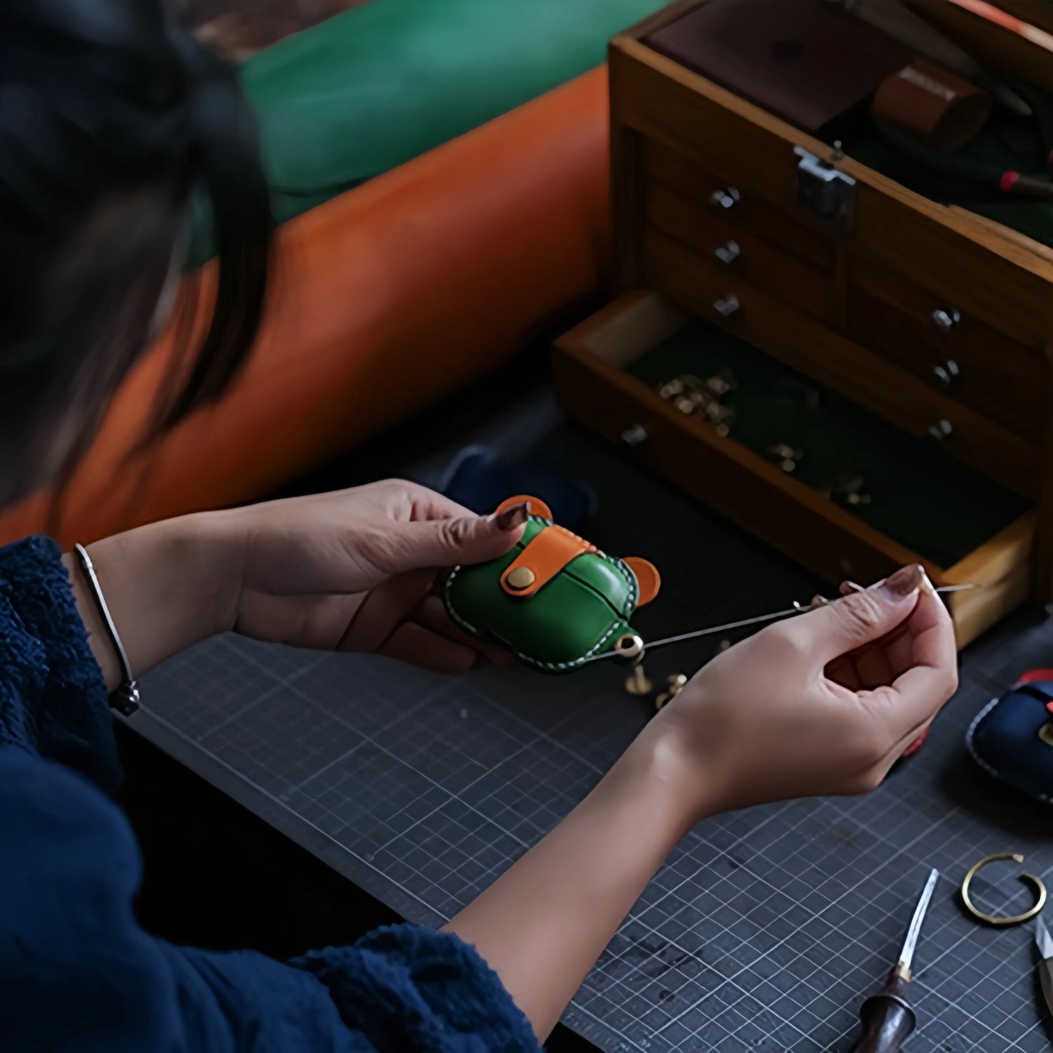 Airpods 1/2 Case | Leather Keychain | 1st / 2nd Gen